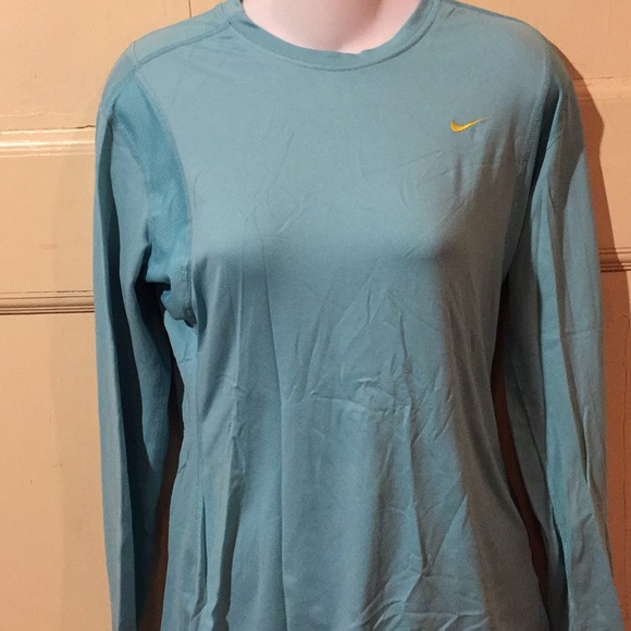 Nike Tops - Nike DryFit Long Sleeve Top 🌞